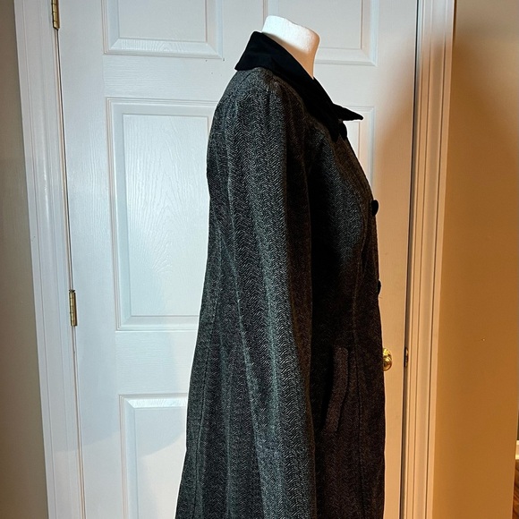 VGT D. Terrell Black Grey Chevron Print Mid Length Button Coat Size 12 Cotton - Picture 4 of 7